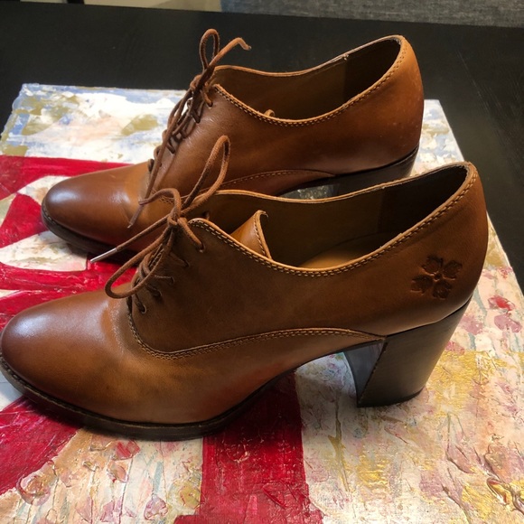 Patricia Nash Lace Up Leather Heeled Shoe / size 10 / color Camel - Picture 4 of 11